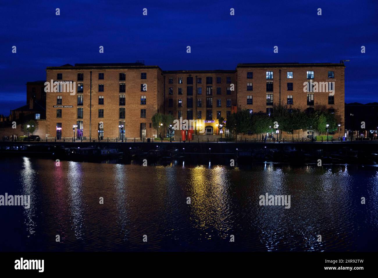 Vista generale (GV) del Royal Albert Dock a Liverpool in serata. Immagine scattata il 4 agosto 2024. © Belinda Jiao jiao.bilin@gmail.com 07598931257 Foto Stock