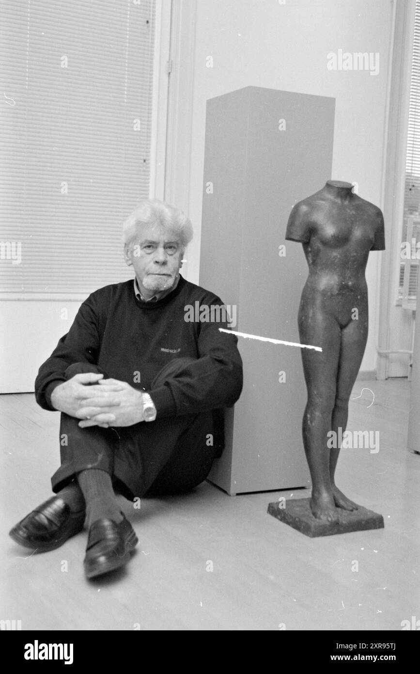 Tre dipendenti del Frans Hals Museum e di Verweyhal, Haarlem, Grote Markt, Paesi Bassi, 05-12-1999, Whizgle Dutch News: immagini storiche su misura per il futuro. Esplora il passato dei Paesi Bassi con prospettive moderne attraverso le immagini delle agenzie olandesi. Colmare gli eventi di ieri con gli approfondimenti di domani. Intraprendi un viaggio senza tempo con storie che plasmano il nostro futuro. Foto Stock