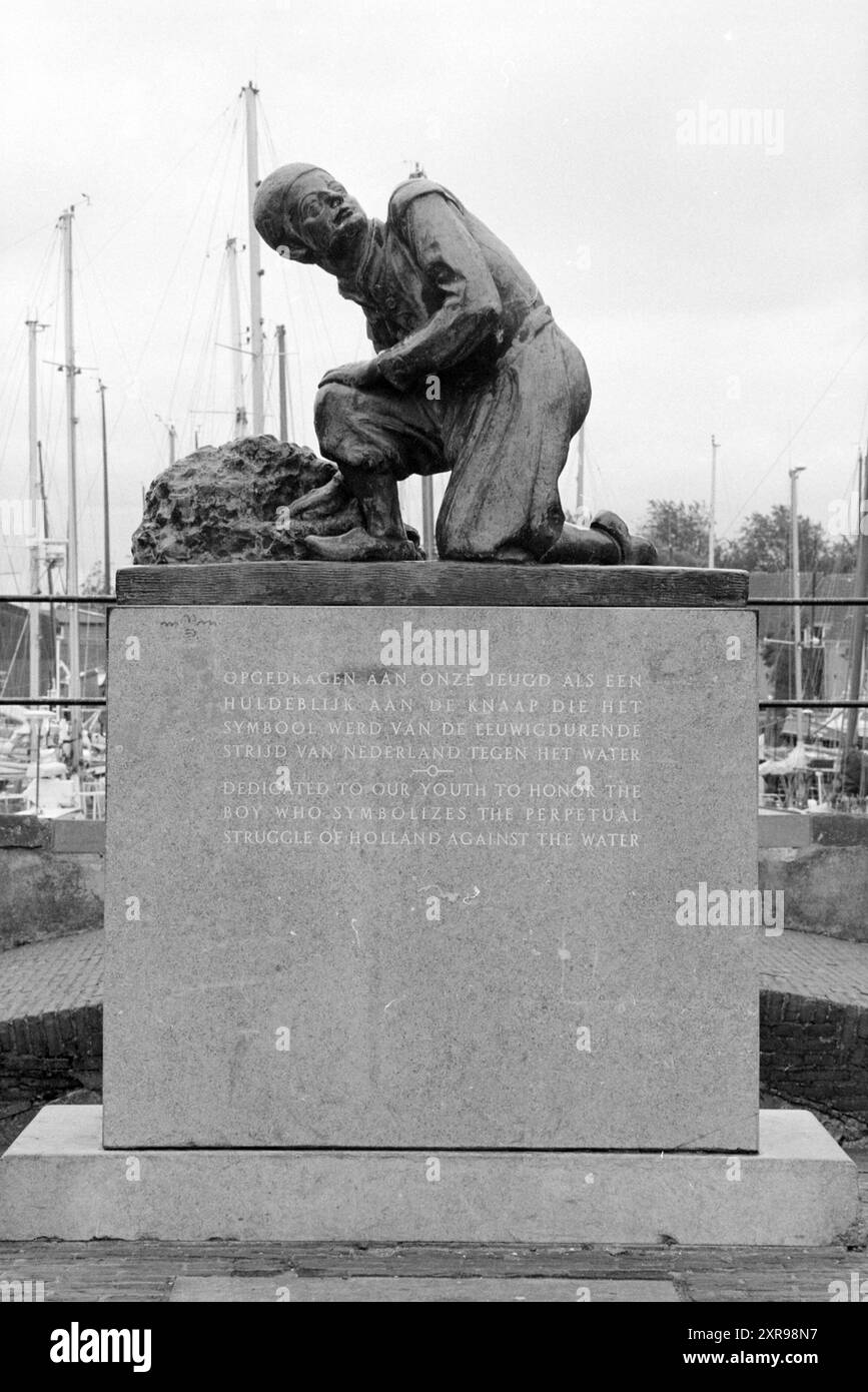 Scultura Hansje Brinkers, SP'Dam, Spaarndam, 24-06-1996, Whizgle Dutch News: Immagini storiche su misura per il futuro. Esplora il passato dei Paesi Bassi con prospettive moderne attraverso le immagini delle agenzie olandesi. Colmare gli eventi di ieri con gli approfondimenti di domani. Intraprendi un viaggio senza tempo con storie che plasmano il nostro futuro. Foto Stock