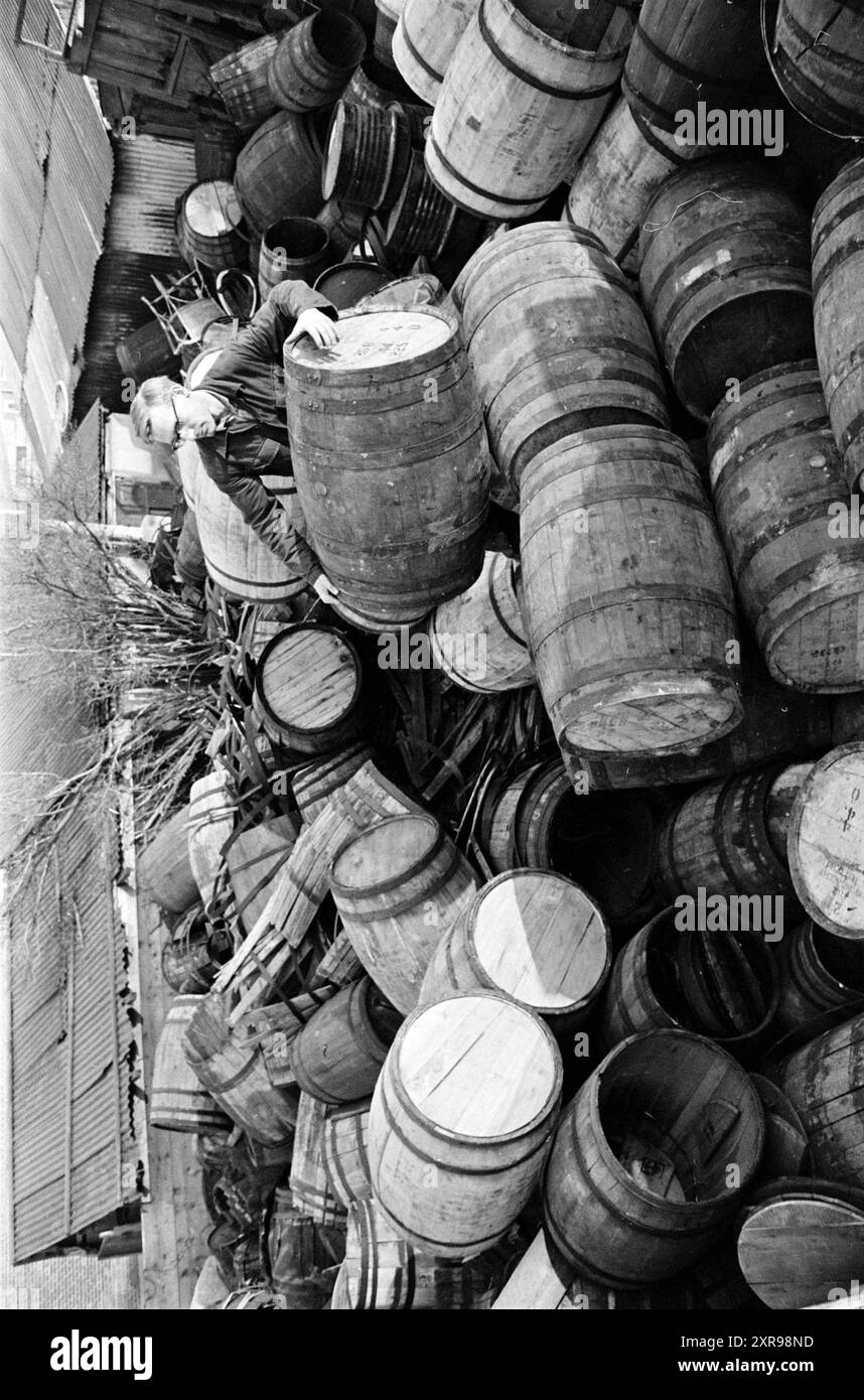 Barrels, Whizgle Dutch News: Immagini storiche su misura per il futuro. Esplora il passato dei Paesi Bassi con prospettive moderne attraverso le immagini delle agenzie olandesi. Colmare gli eventi di ieri con gli approfondimenti di domani. Intraprendi un viaggio senza tempo con storie che plasmano il nostro futuro. Foto Stock