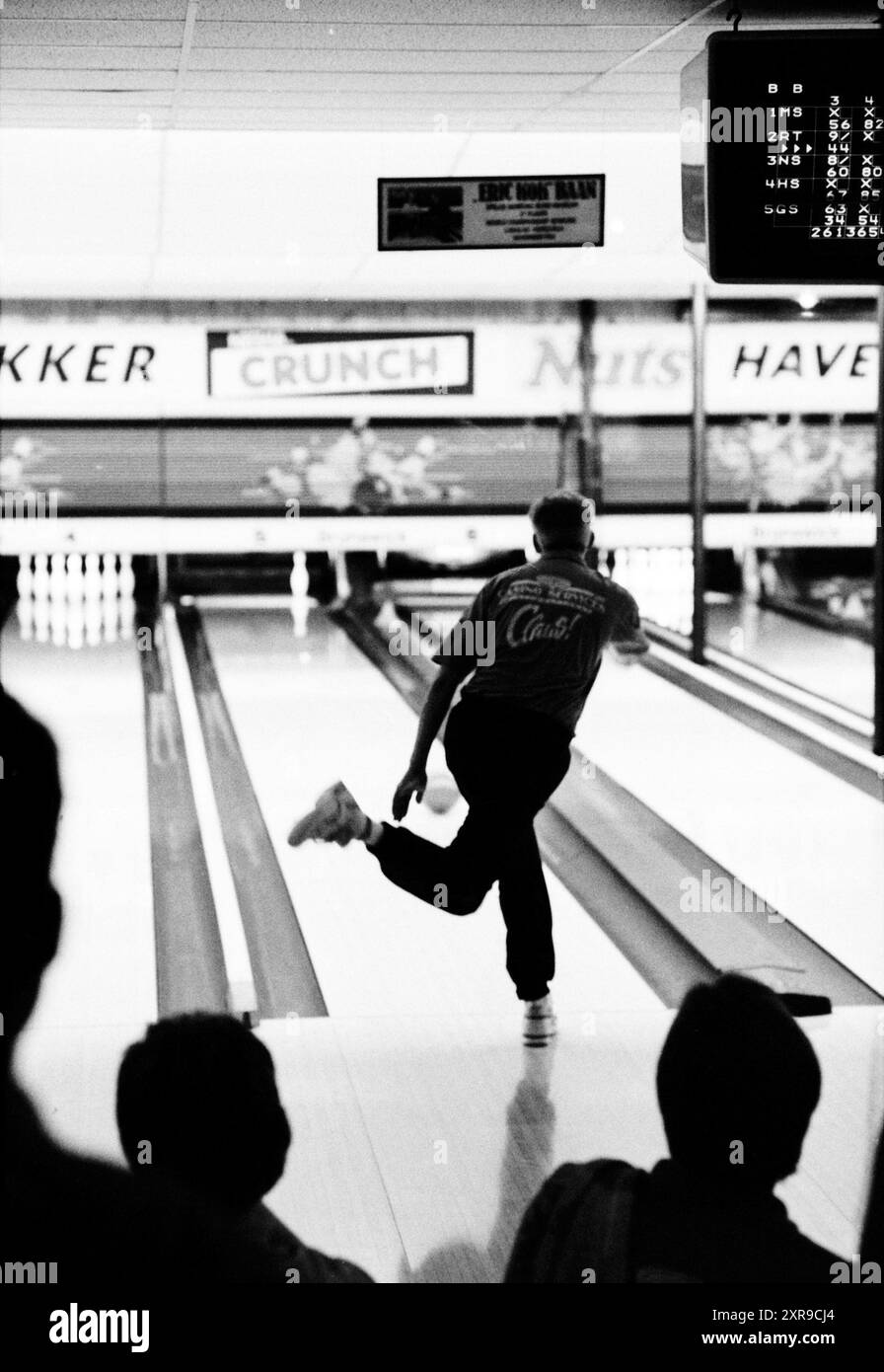 Bowling, Claus Party House, 14-01-1995, Whizgle Dutch News: Immagini storiche su misura per il futuro. Esplora il passato dei Paesi Bassi con prospettive moderne attraverso le immagini delle agenzie olandesi. Colmare gli eventi di ieri con gli approfondimenti di domani. Intraprendi un viaggio senza tempo con storie che plasmano il nostro futuro. Foto Stock