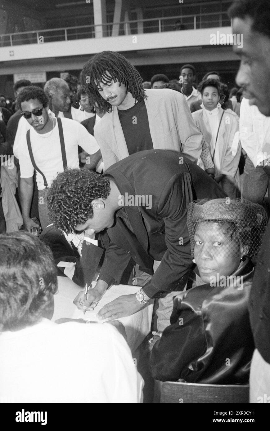 Sacro servizio in memoria delle vittime dell'incidente SLM. Tra gli oratori ci sono Ruud Gullit, Frank Rijkaard, 11-06-1989, Whizgle Dutch News: Historic Images Tailored for the Future. Esplora il passato dei Paesi Bassi con prospettive moderne attraverso le immagini delle agenzie olandesi. Colmare gli eventi di ieri con gli approfondimenti di domani. Intraprendi un viaggio senza tempo con storie che plasmano il nostro futuro. Foto Stock