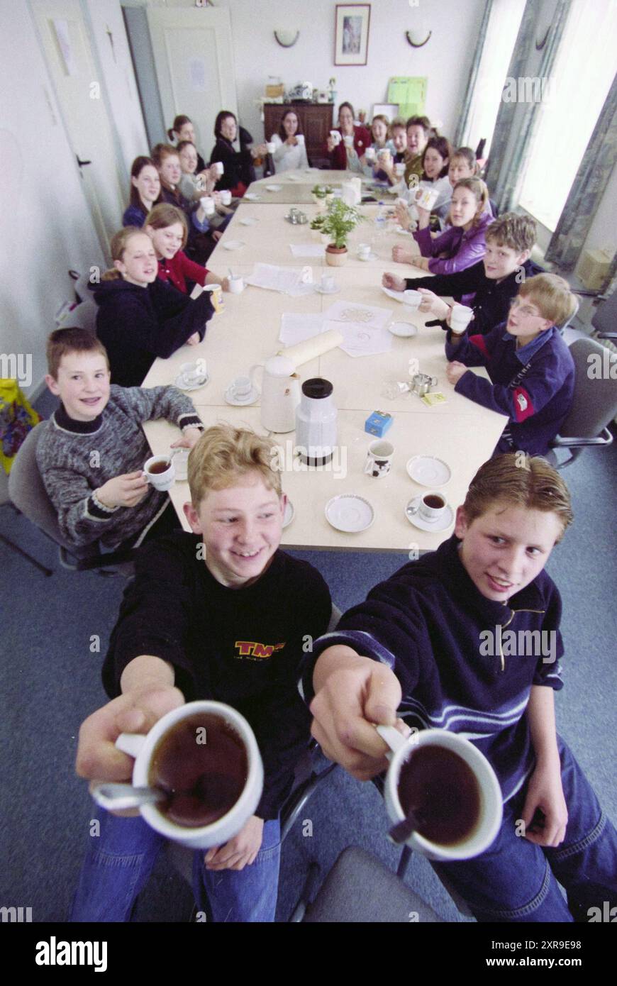 Lent action, Hillegom, 12-04-2001, Whizgle Dutch News: Immagini storiche su misura per il futuro. Esplora il passato dei Paesi Bassi con prospettive moderne attraverso le immagini delle agenzie olandesi. Colmare gli eventi di ieri con gli approfondimenti di domani. Intraprendi un viaggio senza tempo con storie che plasmano il nostro futuro. Foto Stock