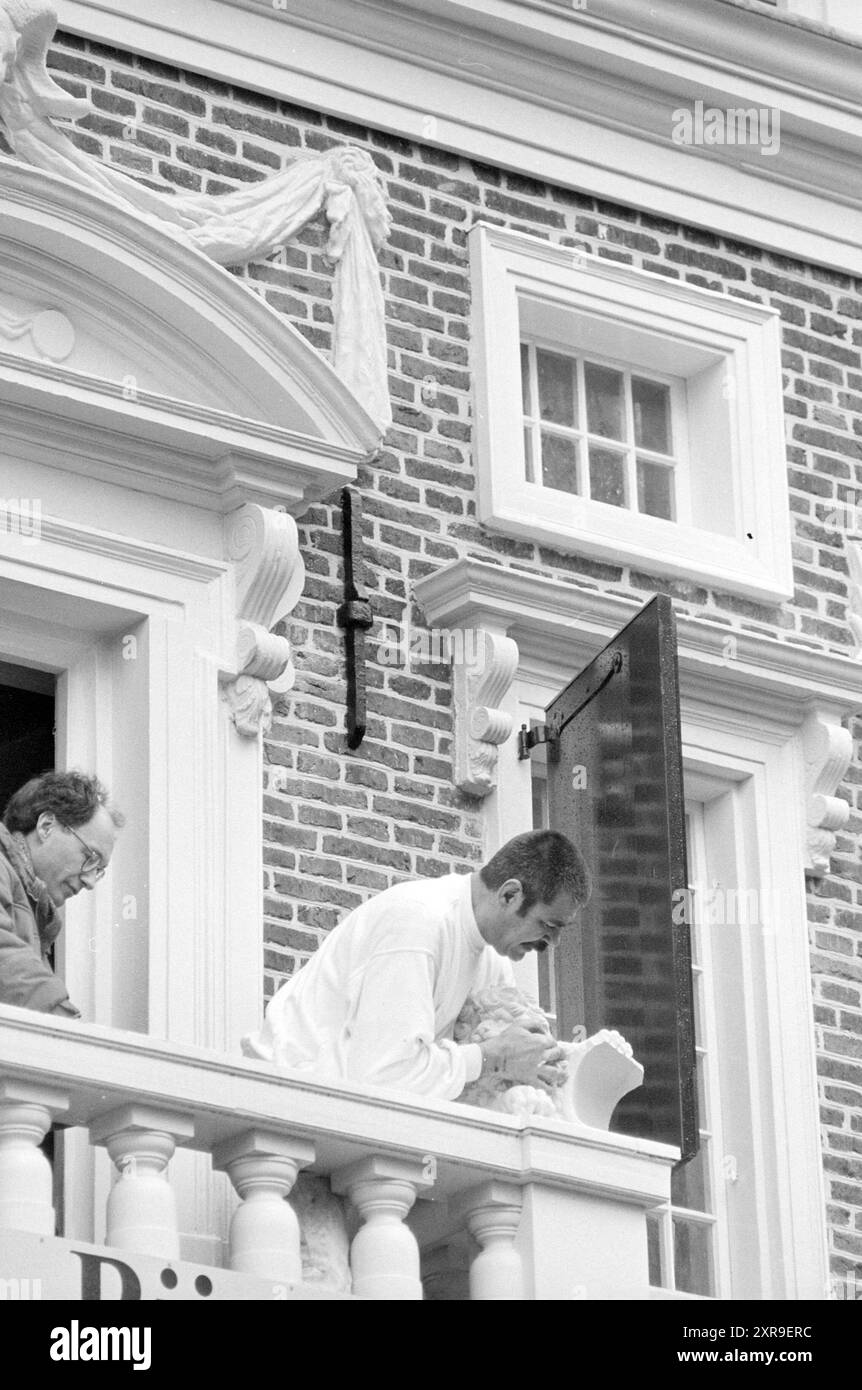 Due statue di leoni, City Watch, 06-03-1995, Whizgle Dutch News: Immagini storiche su misura per il futuro. Esplora il passato dei Paesi Bassi con prospettive moderne attraverso le immagini delle agenzie olandesi. Colmare gli eventi di ieri con gli approfondimenti di domani. Intraprendi un viaggio senza tempo con storie che plasmano il nostro futuro. Foto Stock