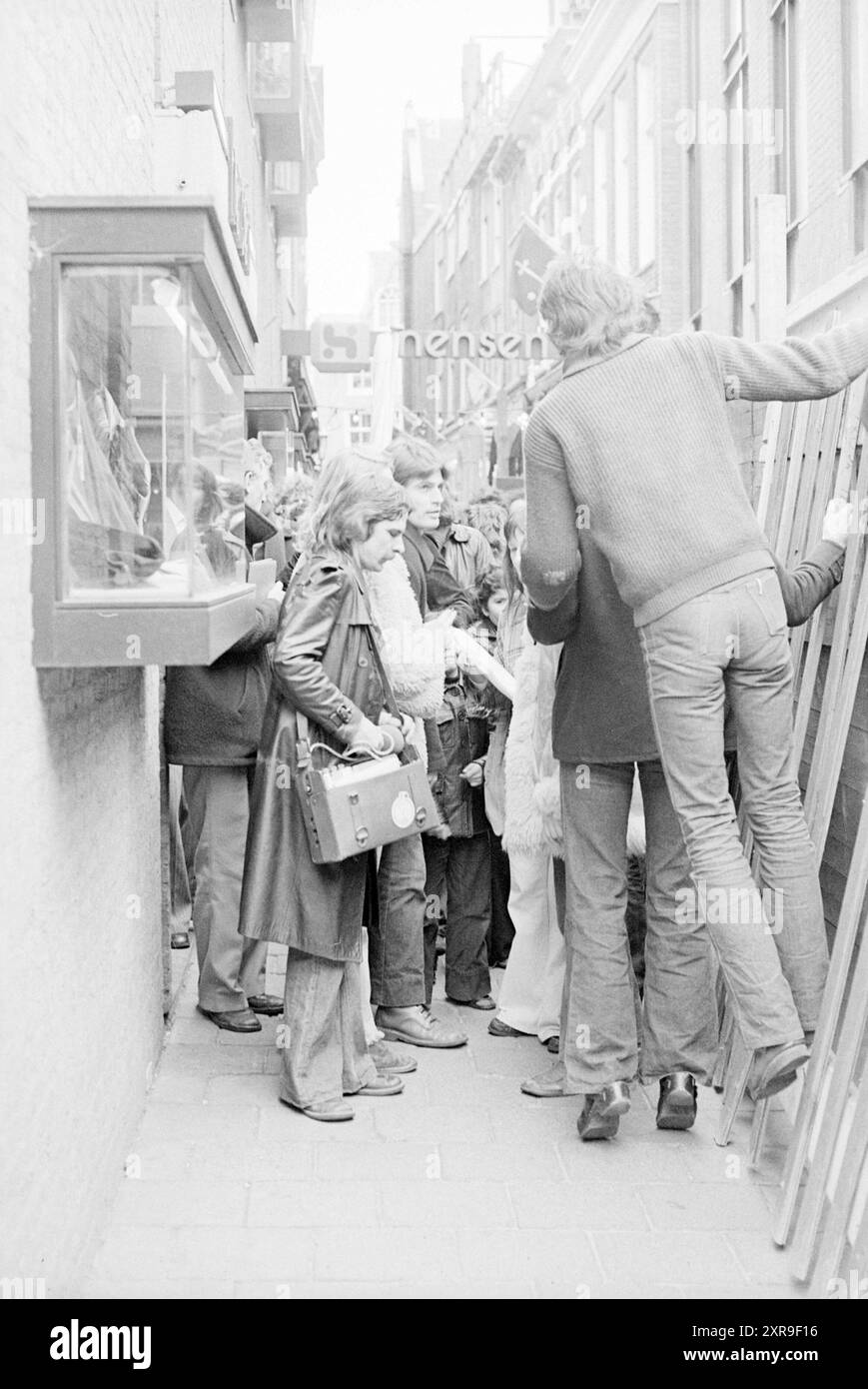 Presentazione dimostrativa presso il municipio di H'lem, dimostrazione, 08-03-1977, Whizgle Dutch News: Immagini storiche su misura per il futuro. Esplora il passato dei Paesi Bassi con prospettive moderne attraverso le immagini delle agenzie olandesi. Colmare gli eventi di ieri con gli approfondimenti di domani. Intraprendi un viaggio senza tempo con storie che plasmano il nostro futuro. Foto Stock