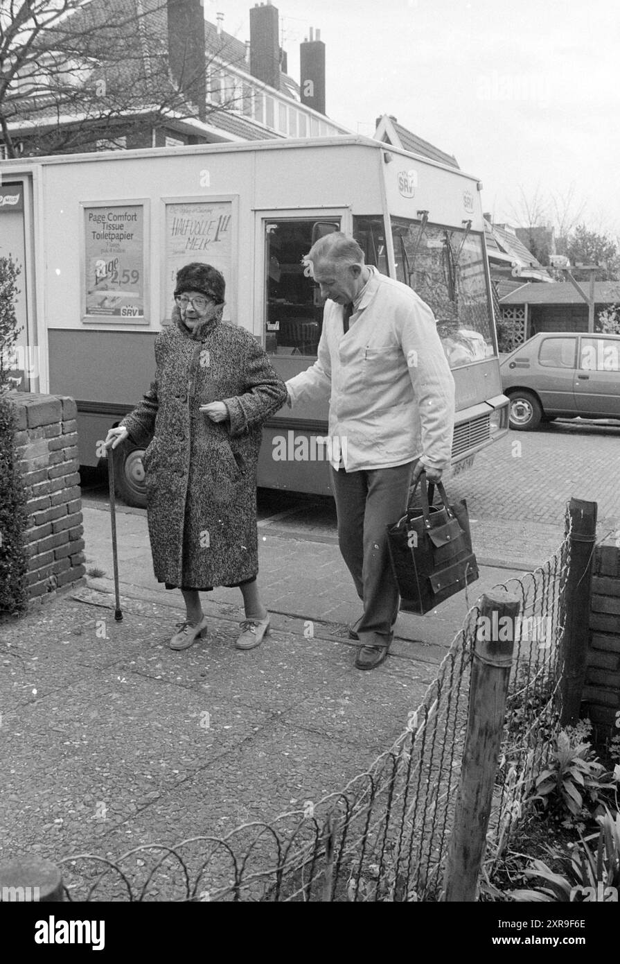 Milkman Rutte, Overveen, latte, commercianti di latte, milkmen, Overveen, 07-04-1989, Whizgle Dutch News: immagini storiche su misura per il futuro. Esplora il passato dei Paesi Bassi con prospettive moderne attraverso le immagini delle agenzie olandesi. Colmare gli eventi di ieri con gli approfondimenti di domani. Intraprendi un viaggio senza tempo con storie che plasmano il nostro futuro. Foto Stock