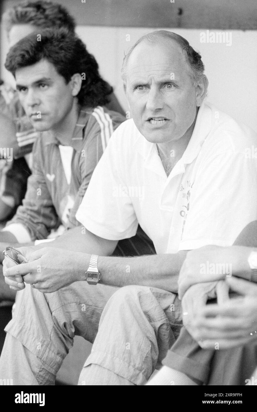 Squadra amatoriale olandese - squadra inglese, squadre, calcio, 23-05-1989, Whizgle Dutch News: Immagini storiche su misura per il futuro. Esplora il passato dei Paesi Bassi con prospettive moderne attraverso le immagini delle agenzie olandesi. Colmare gli eventi di ieri con gli approfondimenti di domani. Intraprendi un viaggio senza tempo con storie che plasmano il nostro futuro. Foto Stock