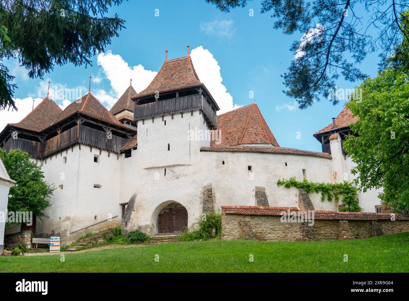 La chiesa fortificata di Viscri è una chiesa fortificata luterana a Viscri, nella contea di Brașov, nella regione della Transilvania della Romania Foto Stock