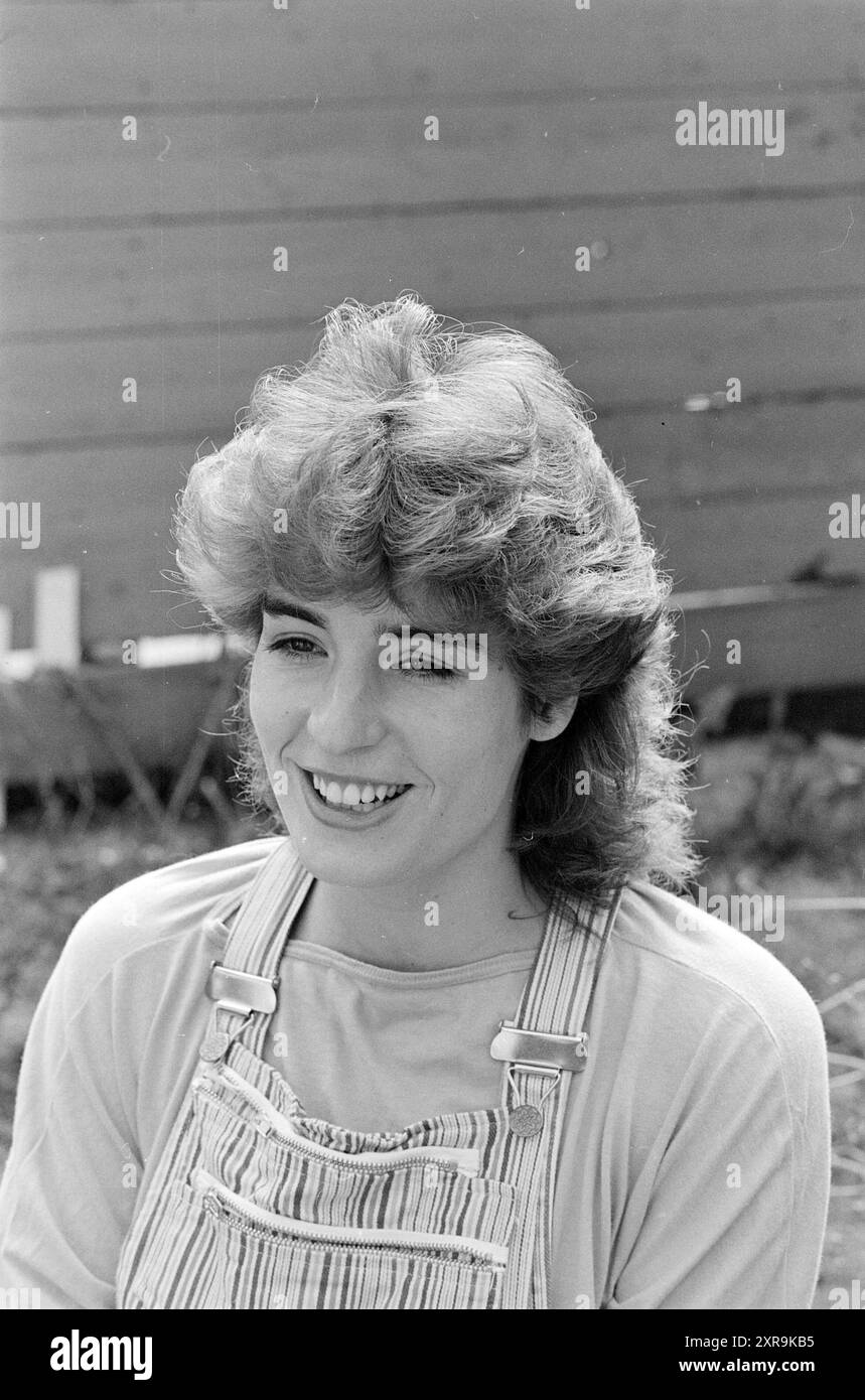 Tendenze acconciature corriere, Fashion, 20-09-1982, Whizgle Dutch News: Immagini storiche su misura per il futuro. Esplora il passato dei Paesi Bassi con prospettive moderne attraverso le immagini delle agenzie olandesi. Colmare gli eventi di ieri con gli approfondimenti di domani. Intraprendi un viaggio senza tempo con storie che plasmano il nostro futuro. Foto Stock
