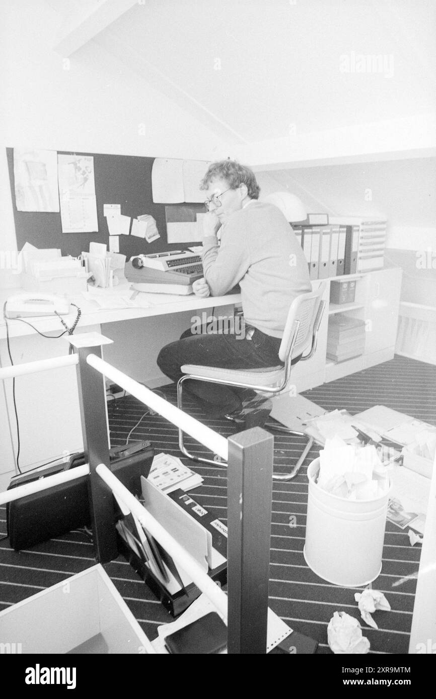Sig. Sandenburg business space in casa vostra, persone aziende, 07-08-1986, Whizgle Dutch News: Immagini storiche su misura per il futuro. Esplora il passato dei Paesi Bassi con prospettive moderne attraverso le immagini delle agenzie olandesi. Colmare gli eventi di ieri con gli approfondimenti di domani. Intraprendi un viaggio senza tempo con storie che plasmano il nostro futuro. Foto Stock
