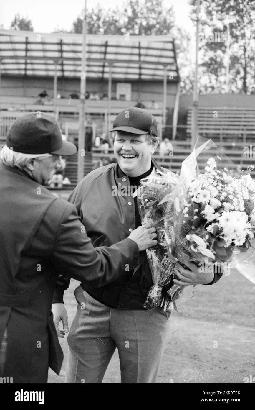 Soggetto federale. Arbitro] v. Groningen, 27-05-1991, Whizgle Dutch News: Historical Images Tailored for the Future. Esplora il passato dei Paesi Bassi con prospettive moderne attraverso le immagini delle agenzie olandesi. Colmare gli eventi di ieri con gli approfondimenti di domani. Intraprendi un viaggio senza tempo con storie che plasmano il nostro futuro. Foto Stock