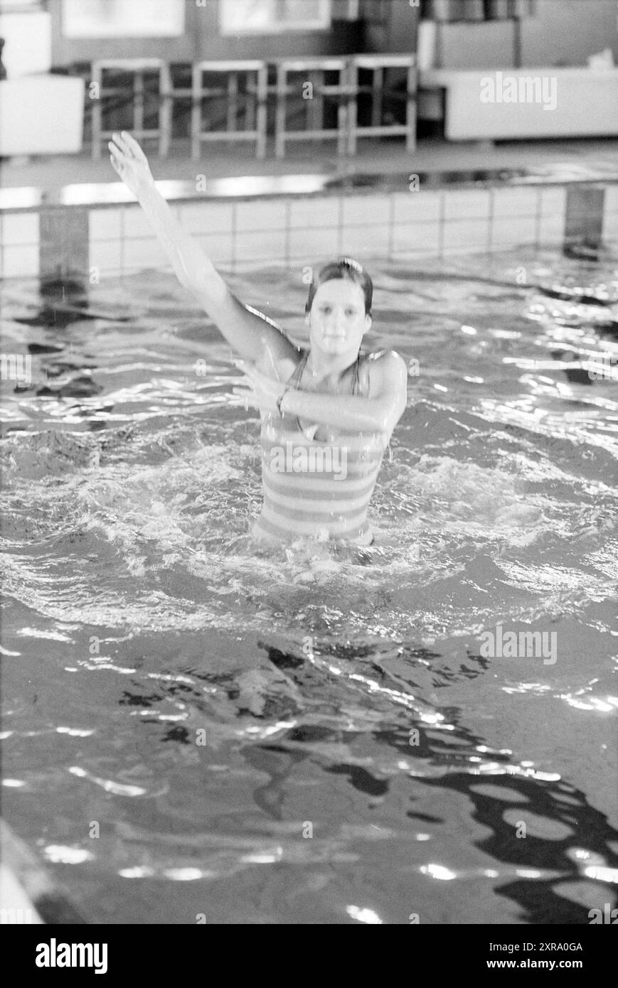Nuoto artistico, Whizgle Dutch News: Immagini storiche su misura per il futuro. Esplora il passato dei Paesi Bassi con prospettive moderne attraverso le immagini delle agenzie olandesi. Colmare gli eventi di ieri con gli approfondimenti di domani. Intraprendi un viaggio senza tempo con storie che plasmano il nostro futuro. Foto Stock
