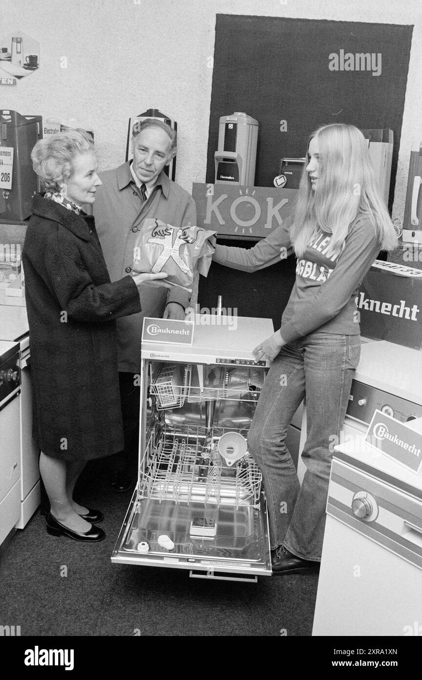 Presentazione del premio, Whizgle Dutch News: Immagini storiche su misura per il futuro. Esplora il passato dei Paesi Bassi con prospettive moderne attraverso le immagini delle agenzie olandesi. Colmare gli eventi di ieri con gli approfondimenti di domani. Intraprendi un viaggio senza tempo con storie che plasmano il nostro futuro. Foto Stock