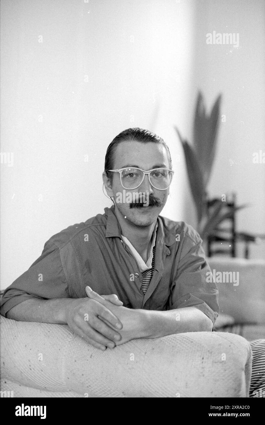 Peter Schön, produttore e musicista, Talk of the WEEK, Music, 03-10-1988, Whizgle Dutch News: Historic Images Tailored for the Future. Esplora il passato dei Paesi Bassi con prospettive moderne attraverso le immagini delle agenzie olandesi. Colmare gli eventi di ieri con gli approfondimenti di domani. Intraprendi un viaggio senza tempo con storie che plasmano il nostro futuro. Foto Stock