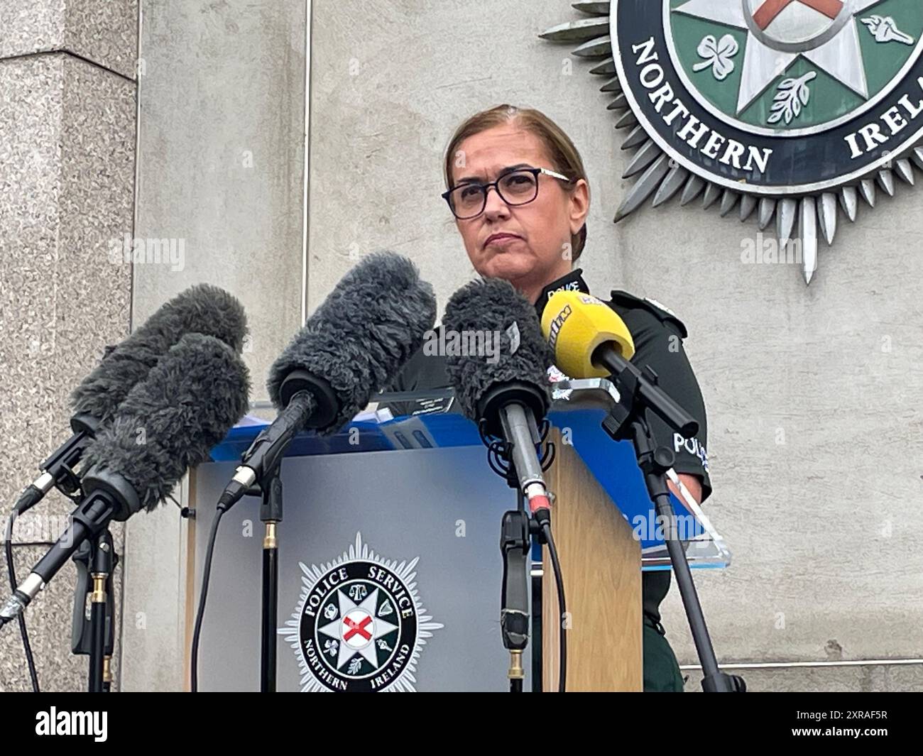 Melanie Jones, assistente capo del PSNI, informa i media durante una conferenza stampa presso la sede centrale del PSNI a Belfast est, che ci sarà una significativa operazione di polizia visibile in tutta l'Irlanda del Nord per una protesta anti-immigrazione pianificata e contro-protesta venerdì sera e durante il fine settimana alla polizia eventi pianificati, così come qualsiasi disturbo spontaneo che possa insorgere. Data foto: Venerdì 9 agosto 2024. Foto Stock