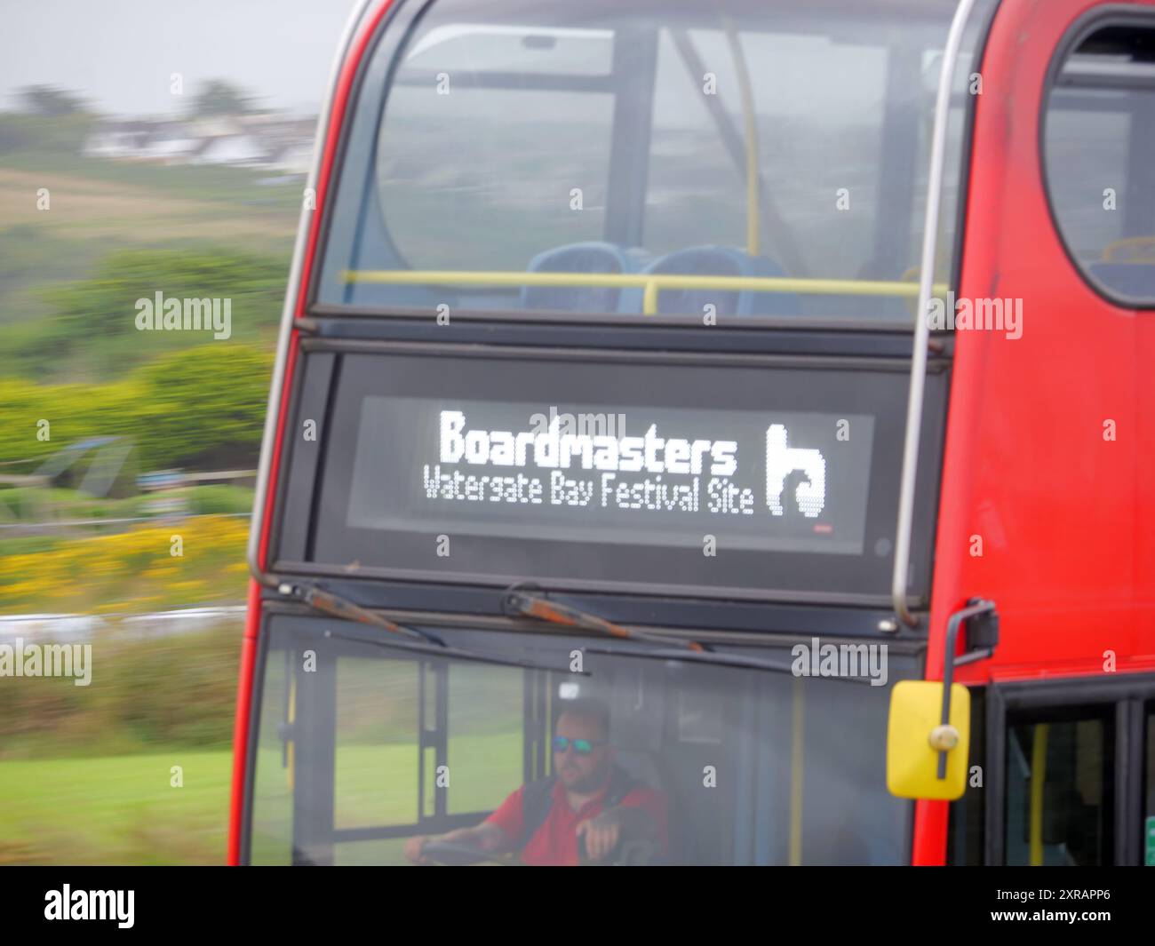 Festival di surf e musica Boardmasters. Enorme città delle tende a Watergate Bay. Per coloro che hanno tasche più profonde è possibile noleggiare anche tepee di lusso. Il Festival è stato inaugurato il 7 agosto e si svolge l'11 agosto 2024. Nonostante un inizio bagnato. Gli spettacoli includono Stormzy e Sam Fender sugli undici palcoscenici disponibili. Newquay, Cornovaglia, Regno Unito. 9 agosto 2024, Robert Taylor/Alamy Live News. Foto Stock