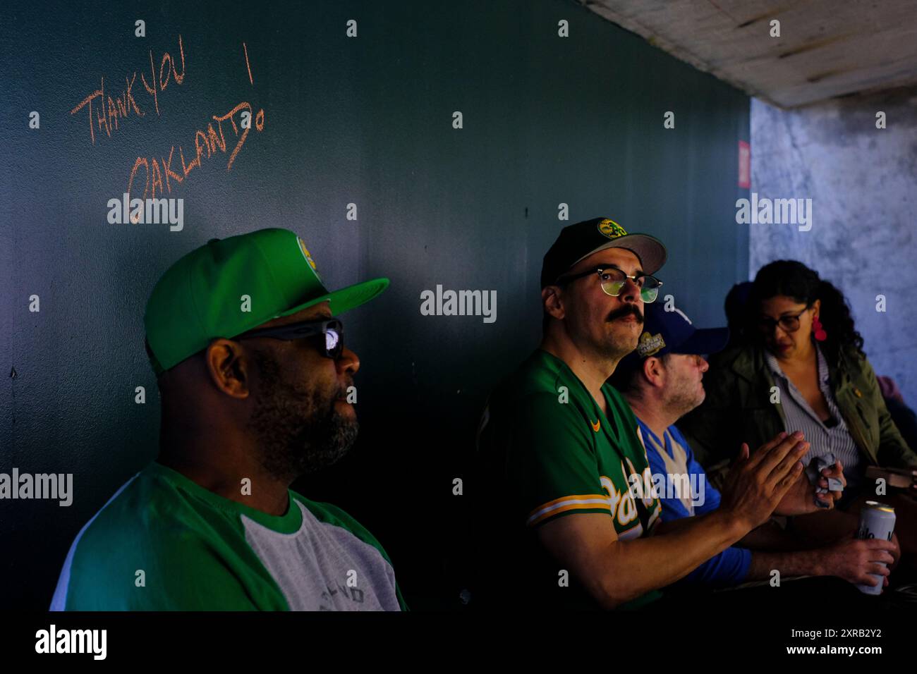 OAKLAND, CALIFORNIA - 04 AGOSTO: “Grazie Oakland!” È scritto in gesso su un muro durante la partita tra gli Oakland Athletics e i Los Angeles Dodgers all'Oakland Coliseum il 4 agosto 2024 a Oakland, California. (Foto di Michael Yanow/immagine dello sport) Foto Stock