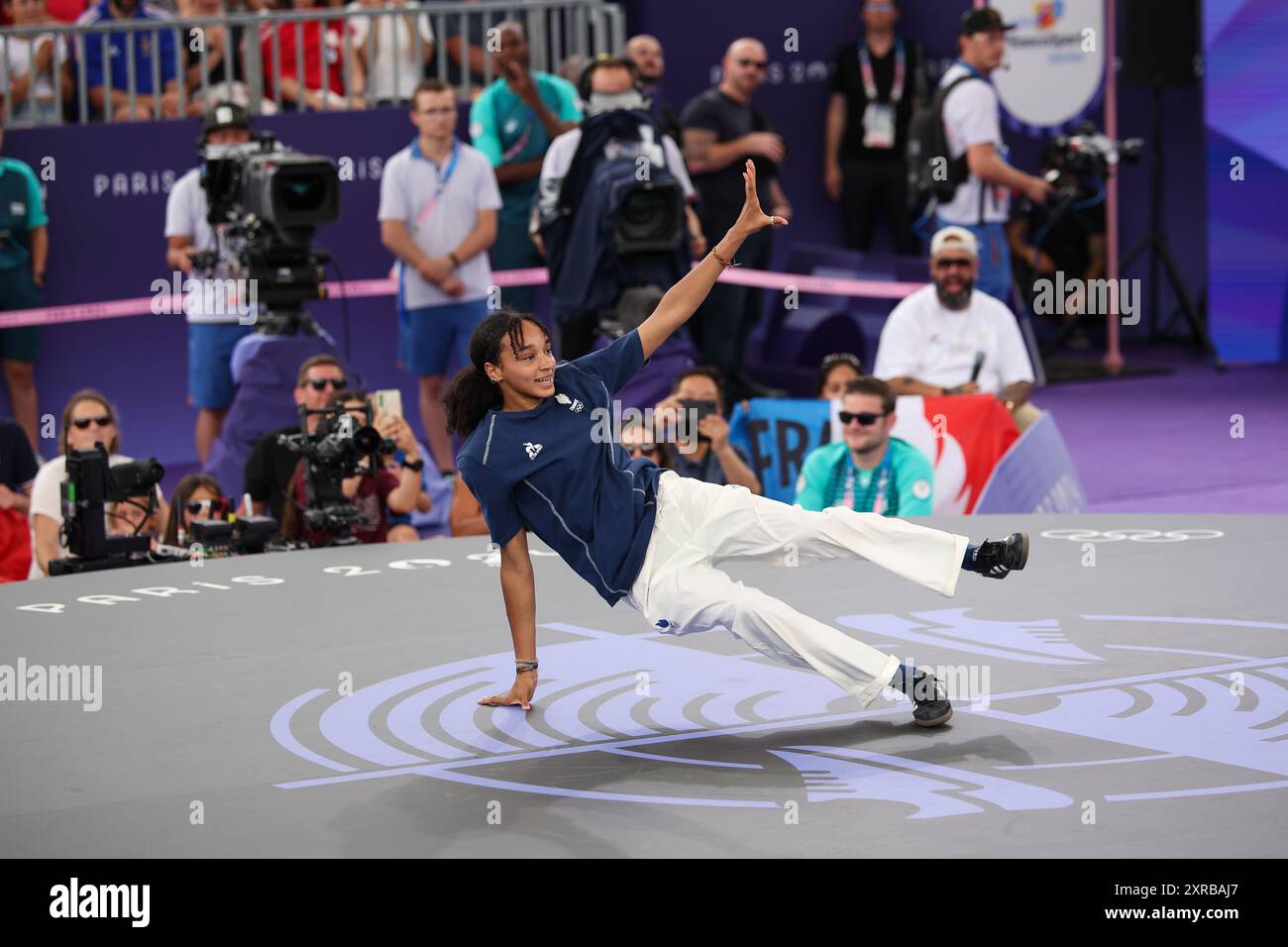 PARIGI, FRANCIA. 9 agosto 2024. Syssy del Team France gareggia durante il Round Robin delle B-Girls il quattordicesimo giorno dei Giochi Olimpici di Parigi 2024 a Place de la Concorde, Parigi, Francia. Crediti: Craig Mercer/Alamy Live News Foto Stock