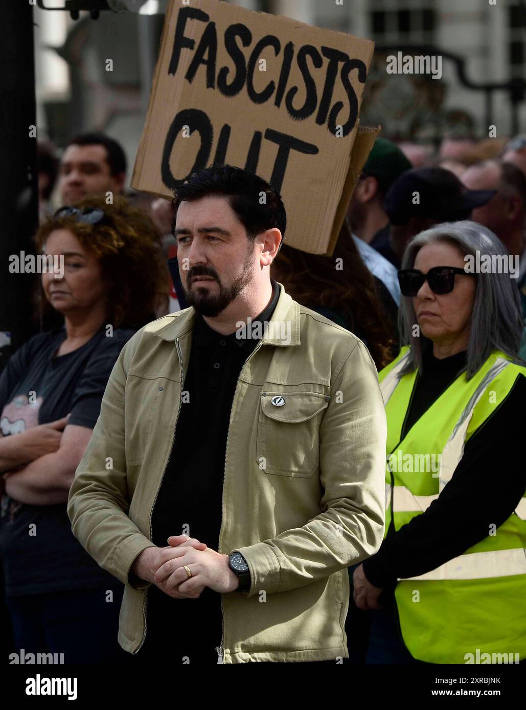 Paul Doherty del partito SDLP si unisce a una contro-protesta anti-razzismo "Unity Over Division" nel centro di Belfast, che dovrebbe svolgersi dalle 16.30 alle 19.00, ed è una delle due proteste previste nella zona venerdì, l'altra è una protesta separata di estrema destra, che è stato condiviso sui social media e dovrebbe svolgersi al municipio a partire dalle 17:00. Data foto: Venerdì 9 agosto 2024. Foto Stock