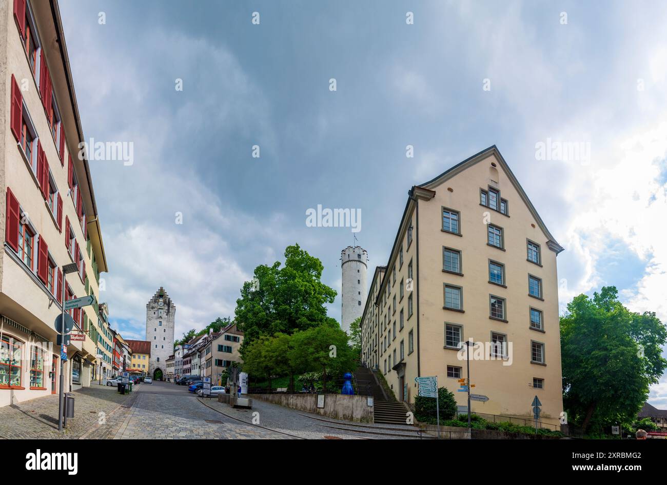 Ravensburg, porta Obertor, via Marktstraße, torre Mehlsack, ex monastero francescano di San Michele a Oberschwaben, Allgäu, Baden-Württemberg, Germania Foto Stock