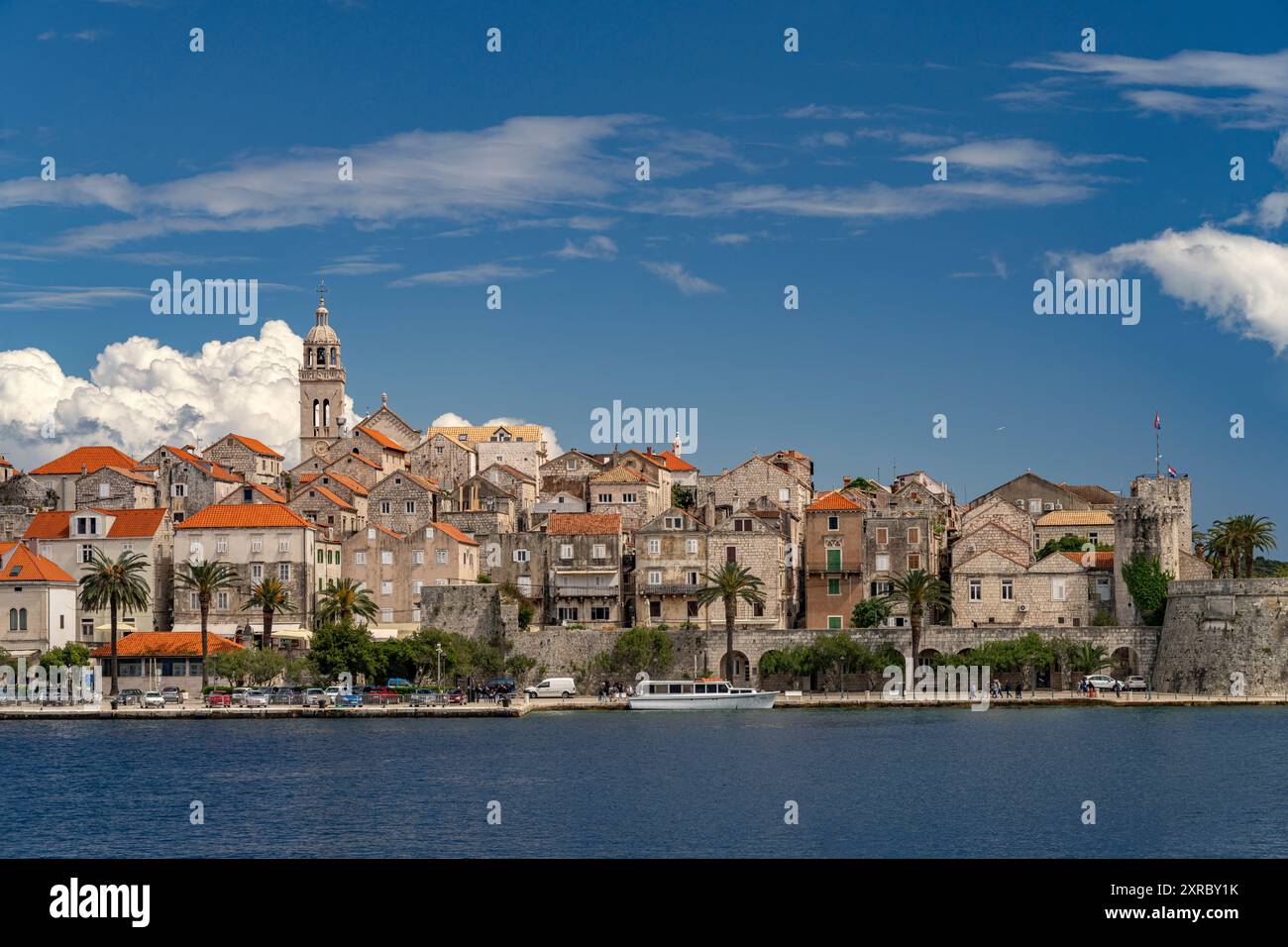 La città vecchia di Korcula con le mura e la cattedrale, Croazia, Europa Foto Stock