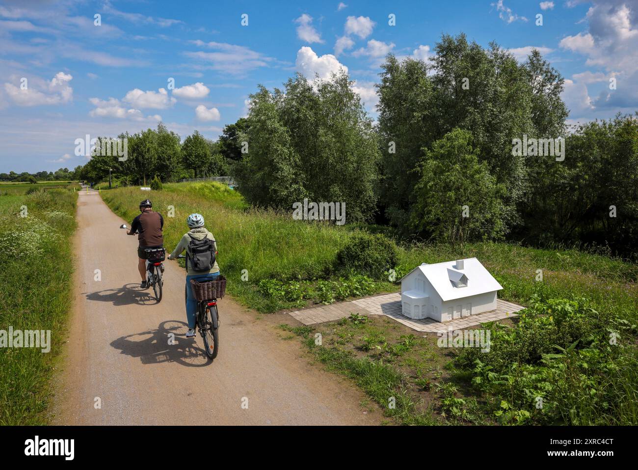 Paesaggio primaverile sul sentiero Seseke, Kamen, regione della Ruhr, Renania settentrionale-Vestfalia, Germania Foto Stock