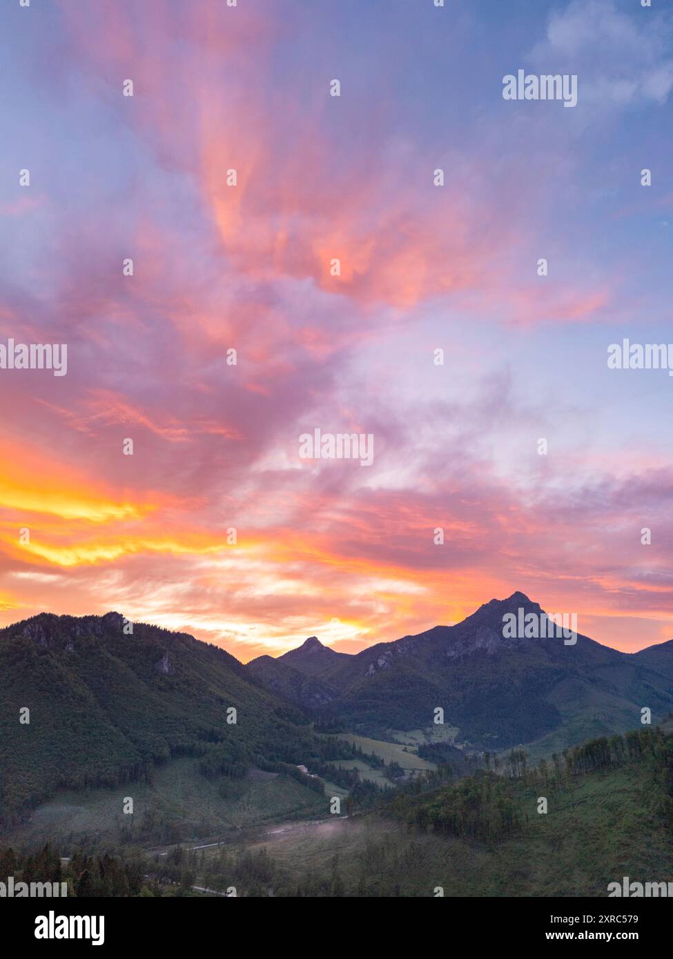 Alba nella Mala Fatra (piccola Fatra), una catena montuosa lunga 55 chilometri nella parte nord-occidentale della Slovacchia. Foto Stock