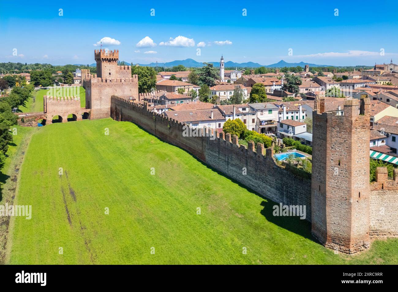 Veduta aerea delle mura medievali della città di Montagnana, provincia di Padova, Veneto, Italia, Europa, Foto Stock