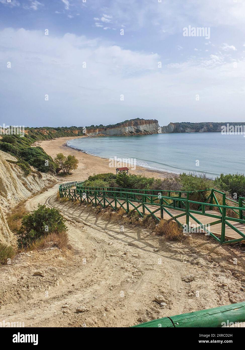 Tipico paesaggio greco, la natura mediterranea della Grecia, paesaggio girato di una baia su Zante, Isole Ionie, Grecia Foto Stock