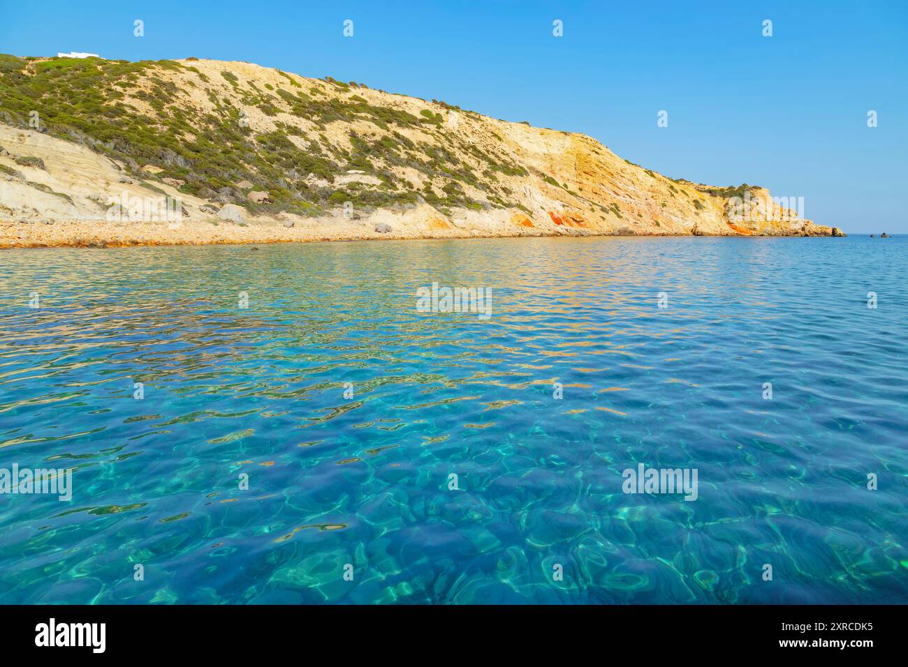 Vista della costa meridionale dell'isola di Milos, Kipos, Milos, Cicladi, Grecia Foto Stock