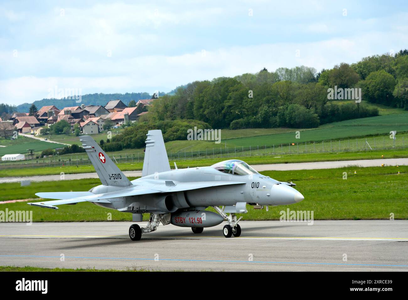 McDonnell Douglas F/A 18C Hornet, aereo da caccia della Swiss Air Force, rullò nell'aeroporto militare di Payerne, Payerne, Vaud, Svizzera Foto Stock
