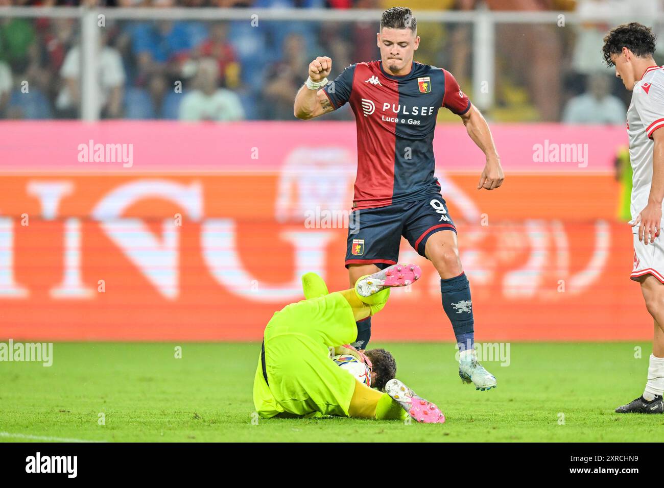 Genova, Italia. 09 agosto 2024. GenoaÕs Vitinha fa un tentativo di segnare durante la partita di Coppa Italia tra Genova e Reggiana allo stadio Luigi Ferraris di Genova, venerdì 9 agosto 2024. (Tano Pecoraro/LaPresse) credito: LaPresse/Alamy Live News Foto Stock