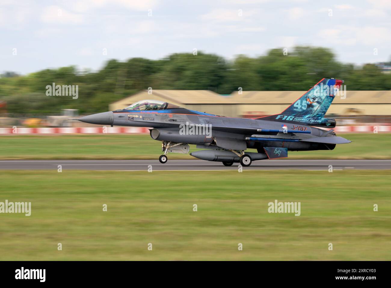 Royal Netherlands Air Force F-16 Fighting Falcon arrivo al Royal International Air Tattoo 2024 Foto Stock