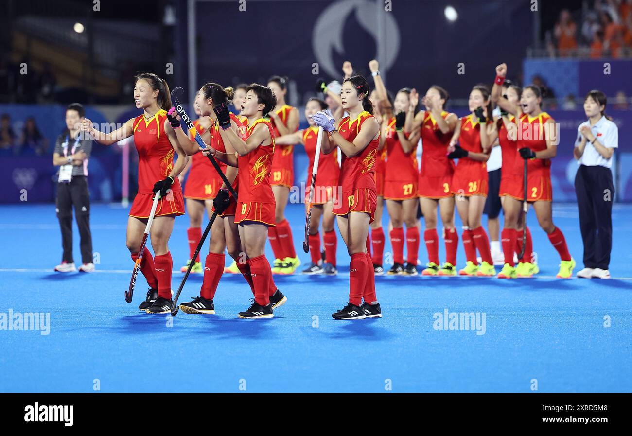 Colombes, Francia. 9 agosto 2024. Il Team China festeggia il fatto che la squadra olandese non riesce a segnare un gol in 8 secondi durante la fase di rigore della partita di medaglia d'oro tra Cina e Paesi Bassi ai Giochi Olimpici di Parigi 2024 a Colombes, Francia, 9 agosto 2024. Crediti: Ren Pengfei/Xinhua/Alamy Live News Foto Stock