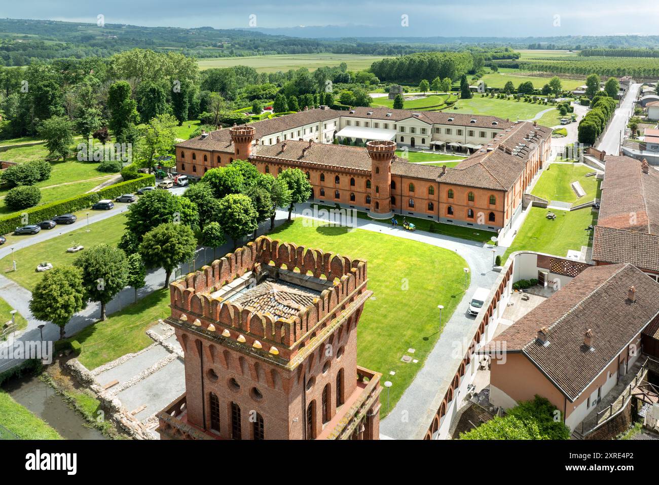 Il Castello di Pollenzo, Piemonte, Italia, è una delle Residenze reali della famiglia Savoia oggi il complesso ospita la sede dell'Universit Foto Stock