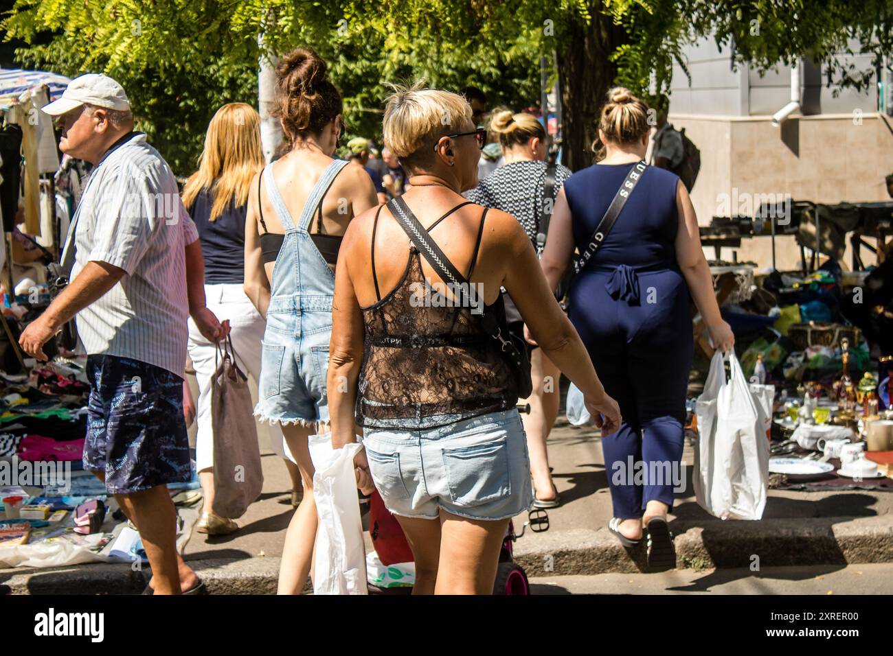 Odesa, Ucraina, 10 agosto 2024 il mercato delle pulci Starokonnyi è uno dei luoghi più colorati di Odesa. In questo posto unico troviamo oggetti rari, vale la pena Foto Stock