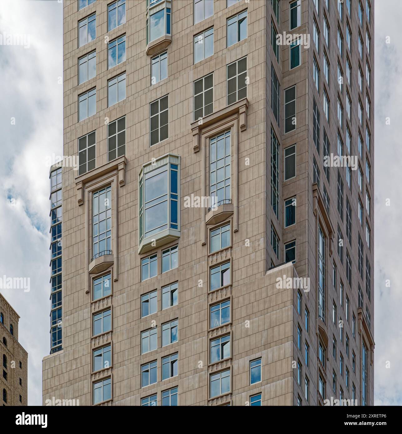 30 Park Place/27 Barclay Street, Tribeca, è il Four Seasons Hotel and Residences, progettato da Robert A.M. Stern, completato nel 2016. Foto Stock