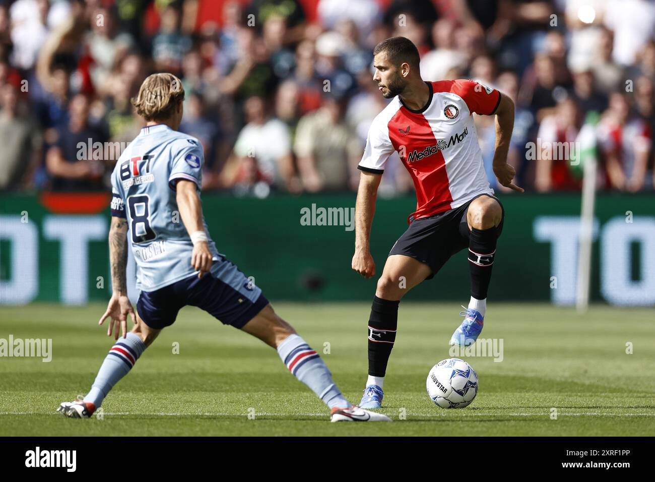 ROTTERDAM - (l-r) Jesse Bosch di Willem II, David Hancko di Feyenoord durante l'incontro olandese Eredivisie tra Feyenoord e Willem II al Feyenoord Stadion de Kuip il 10 agosto 2024 a Rotterdam, Paesi Bassi. ANP MAURICE VAN STEEN Foto Stock