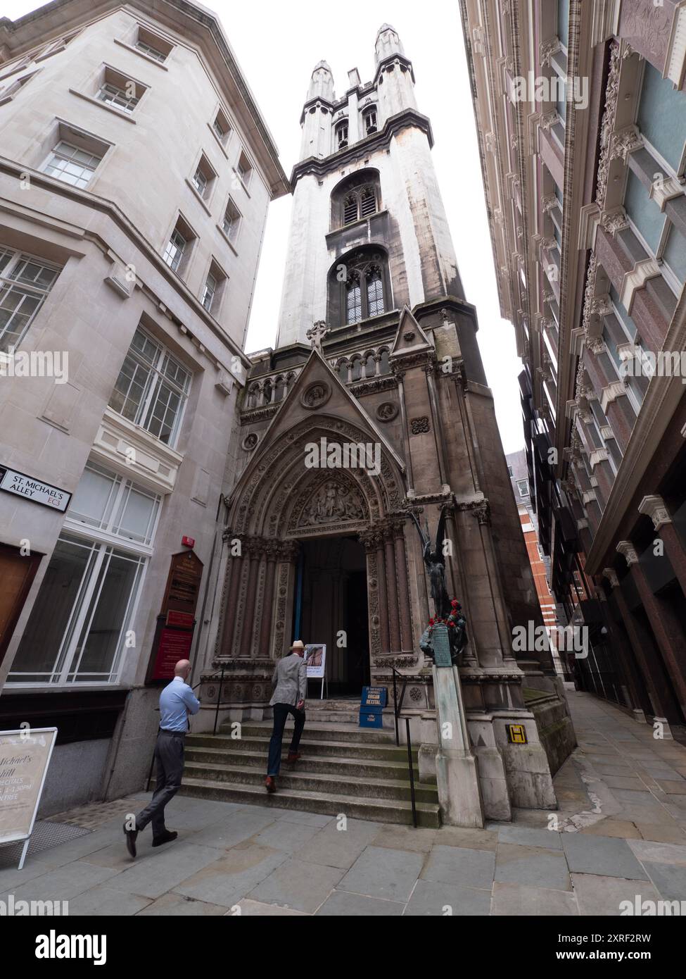 St Michael, Cornhill, una chiesa medievale con fondazione parrocchiale pre-normanna Conquest, nella City di Londra Foto Stock