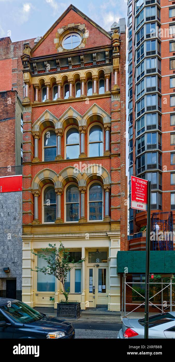Il David S. Browne Store, punto di riferimento gotico veneziano, 8 Thomas Street, vicino a Broadway a Tribeca, è un piccolo gioiello di mattoni e pietra sopra un negozio di ghisa. Foto Stock