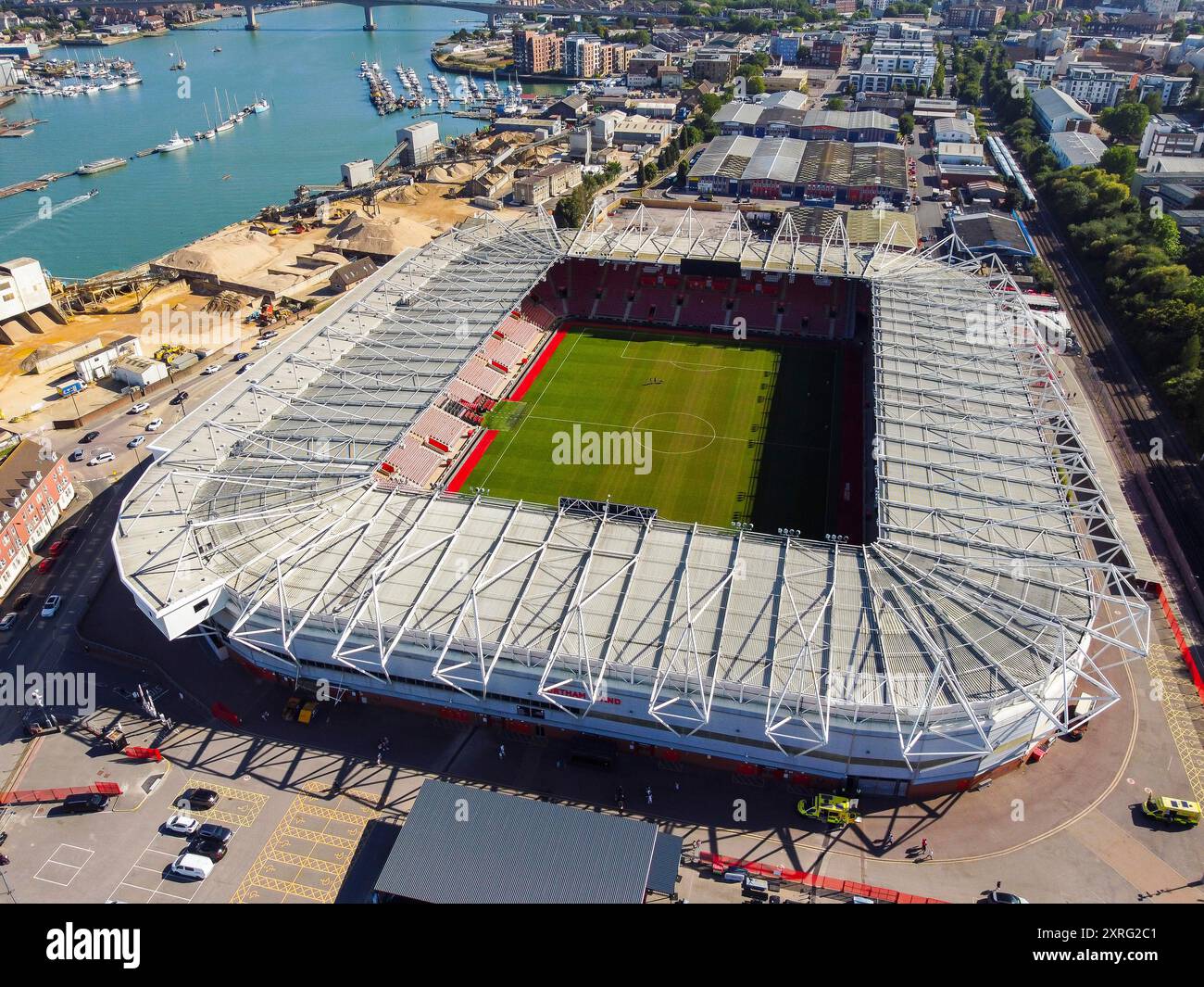 Southampton, Hampshire, Regno Unito. 10 agosto 2024. Vista aerea generale dello stadio St Mary, sede della squadra inglese di Premier League del Southampton Football Club. Crediti fotografici: Graham Hunt/Alamy Live News Foto Stock