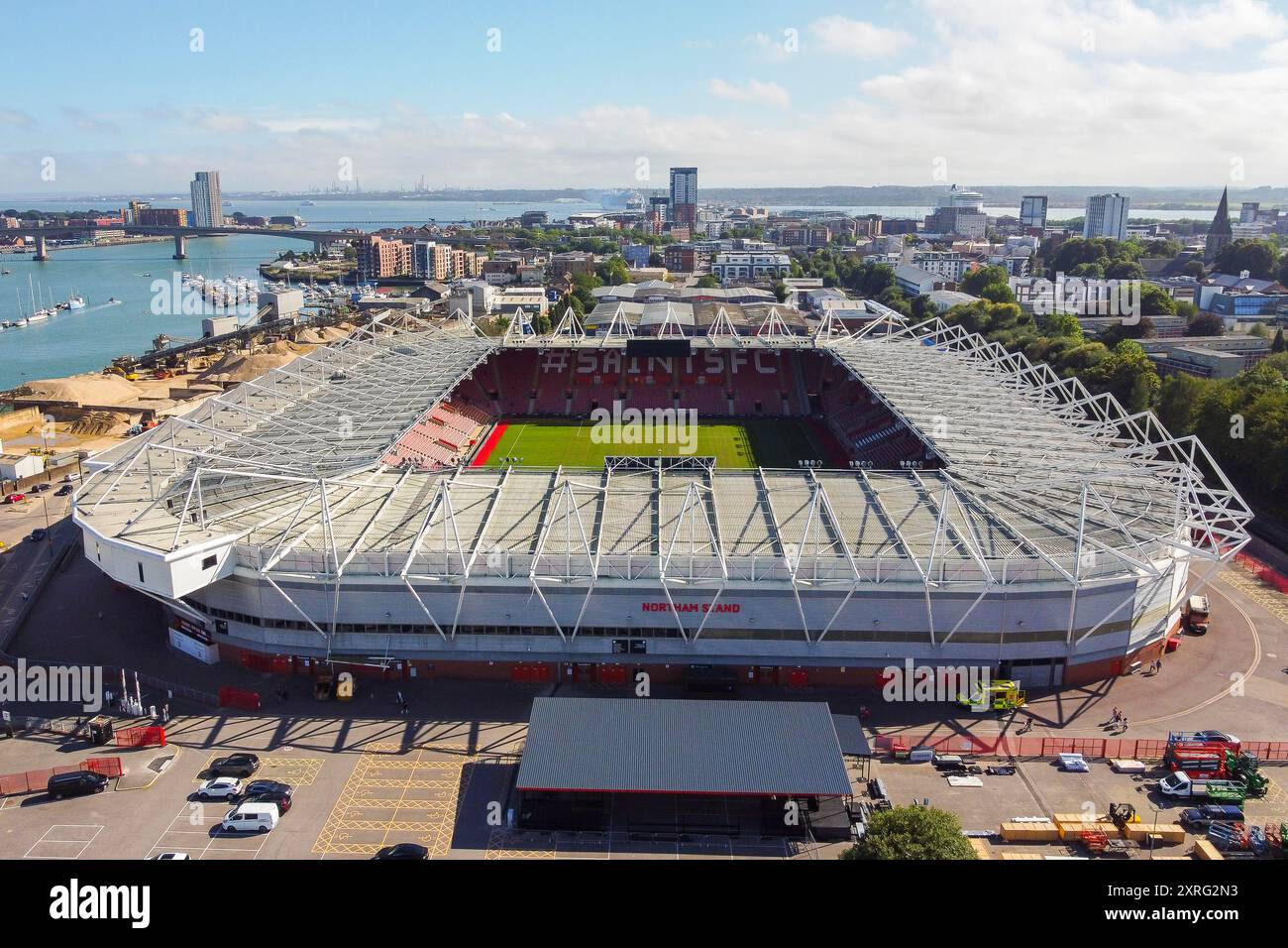Southampton, Hampshire, Regno Unito. 10 agosto 2024. Vista aerea generale dello stadio St Mary, sede della squadra inglese di Premier League del Southampton Football Club. Crediti fotografici: Graham Hunt/Alamy Live News Foto Stock
