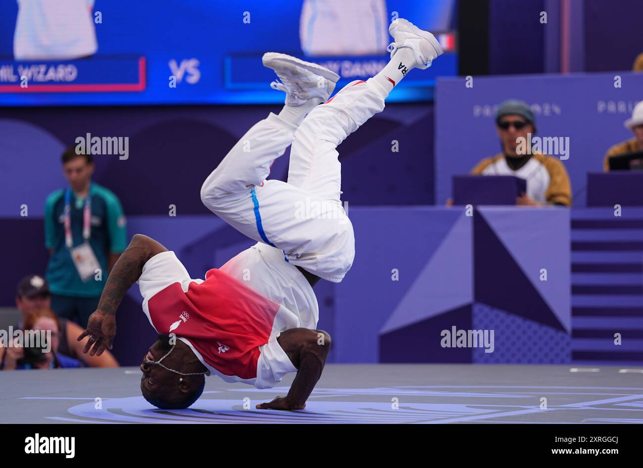 Dany Dann (Francia) gareggia durante la lotta B-Boys Round Robin gruppo B tra Dany Dann (Francia) e Phil Wizard (Canada) il giorno 15 dei Giochi Olimpici a Concorde, Parigi, Francia. Ulrik Pedersen/CSM. (Immagine di credito: © Ulrik Pedersen/Cal Sport Media) Foto Stock