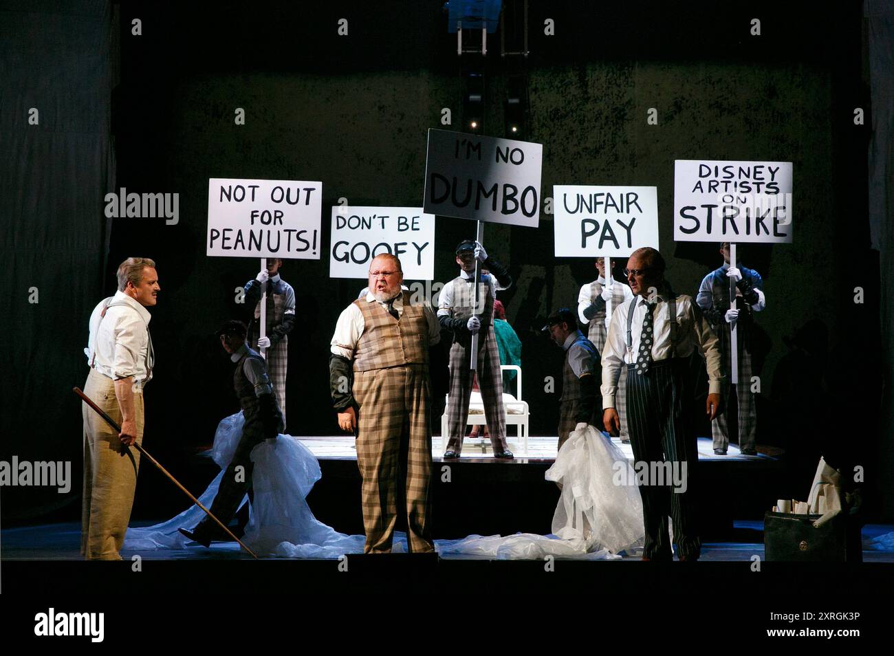 Front, l-r: Christopher Purves (Walt Disney), Donald Kaasch (William Dantine), David Soar (Roy Disney) in THE PERFECT AMERICAN all'English National Opera (ENO), London Coliseum WC2 01/06/2013 musica: Philip Glass libretto: Rudy Wurlitzer tratto dal romanzo di Peter Stephan Jungk co-produzione con Teatro Real Madrid direttore: scenografia di Gareth Jones: Dan Potra video design: Leo Warner direttore d'animazione: Joseph Pierce coreografo: Ben Wright regista: Phelim McDermott Foto Stock