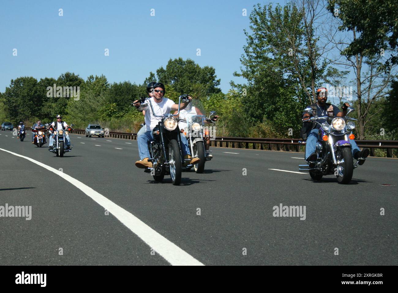 Holmdel, New Jersey - 18 settembre 2005: Motociclette viaggiano lungo la Garden State Parkway durante la Rolling Thunder Ride for Freedom Foto Stock