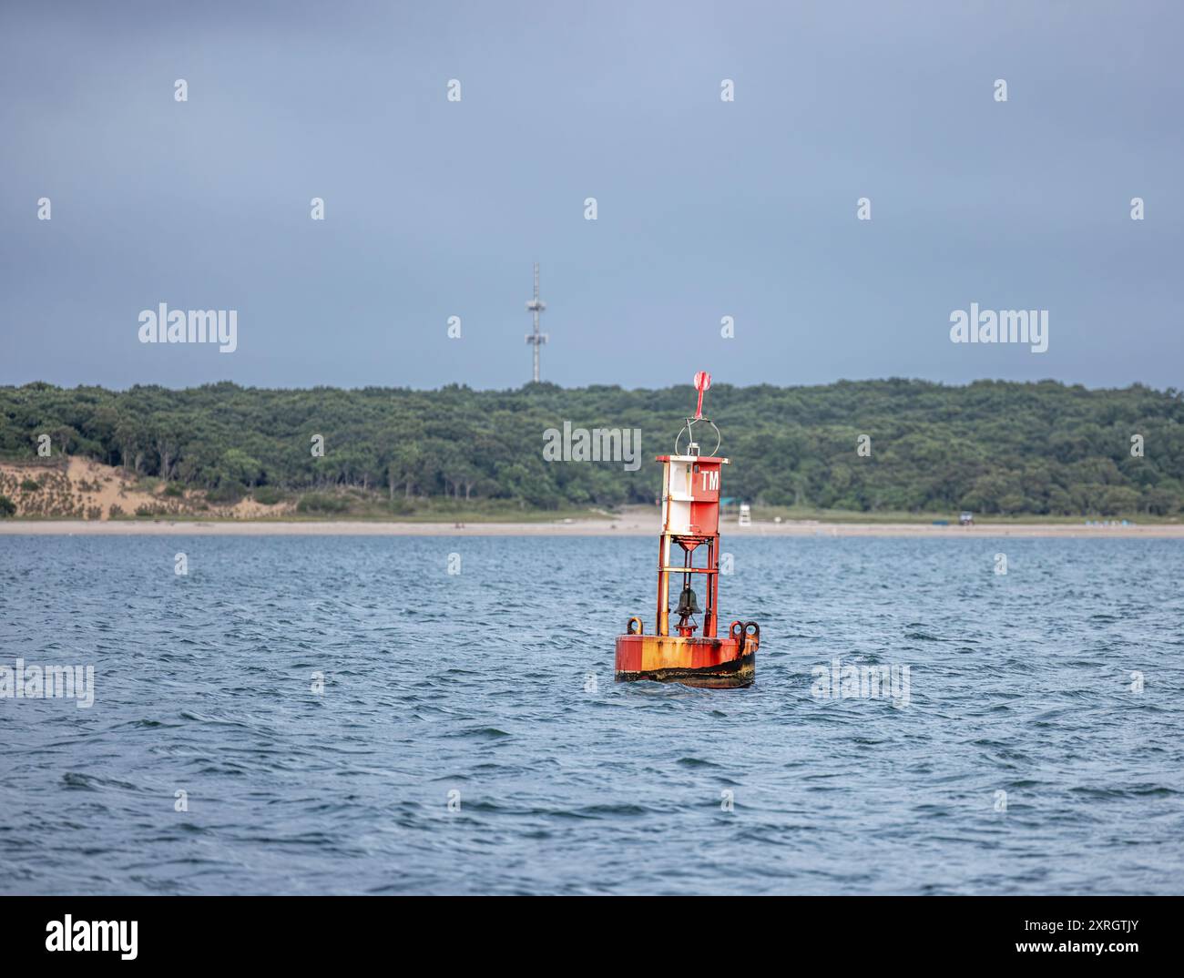 marcatore rosso del canale nel porto di 5 miglia Foto Stock