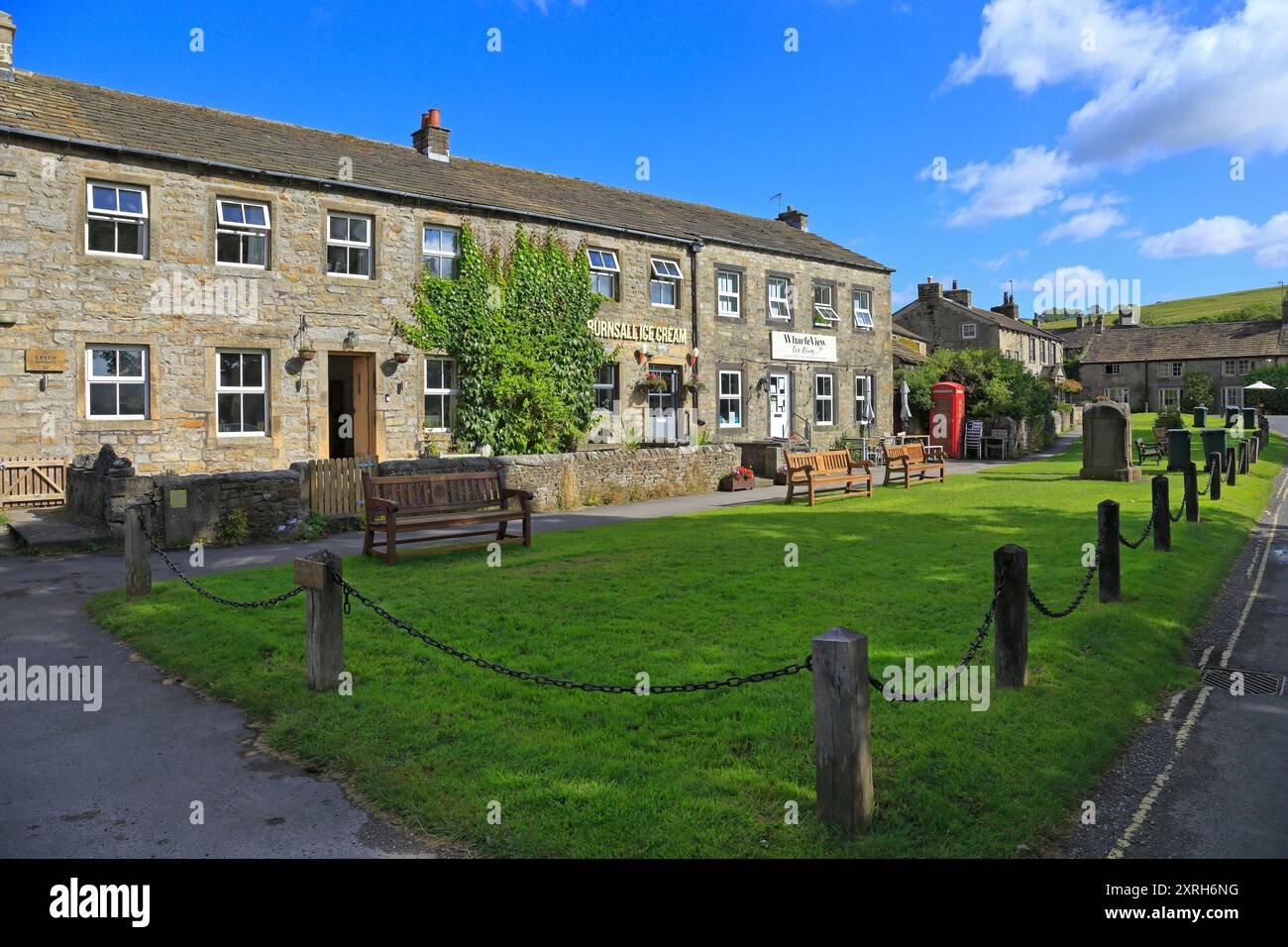 Burnsall, Yorkshire Dales National Park, North Yorkshire, Inghilterra, Regno Unito. Foto Stock