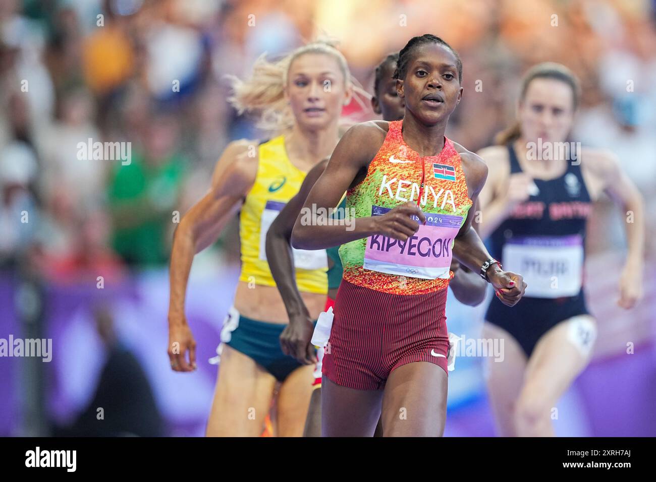 Saint Denis, Francia. 10 agosto 2024. Olimpiadi, Parigi 2024, Atletica, Stade de France, 1500 m, Women, Final, Faith Kipyegon dal Kenya in azione. Crediti: Michael Kappeler/dpa/Alamy Live News Foto Stock