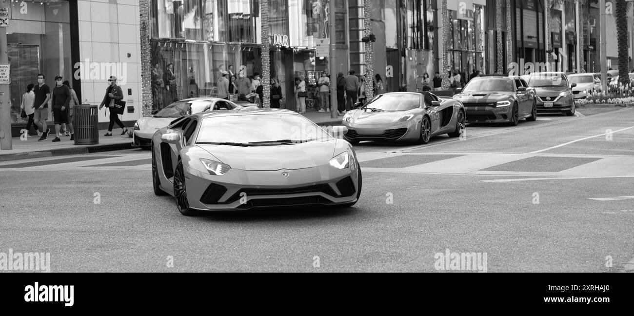 Los Angeles, California USA - 11 aprile 2021: Vista frontale Blue Lamborghini Aventador. Foto Stock