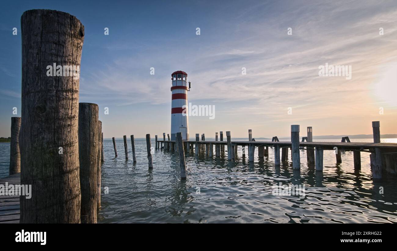Famoso faro sulla riva di Neusiedler SEE. Attrazione turistica di Podersdorf am SEE. Burgenland, Austria. Foto Stock